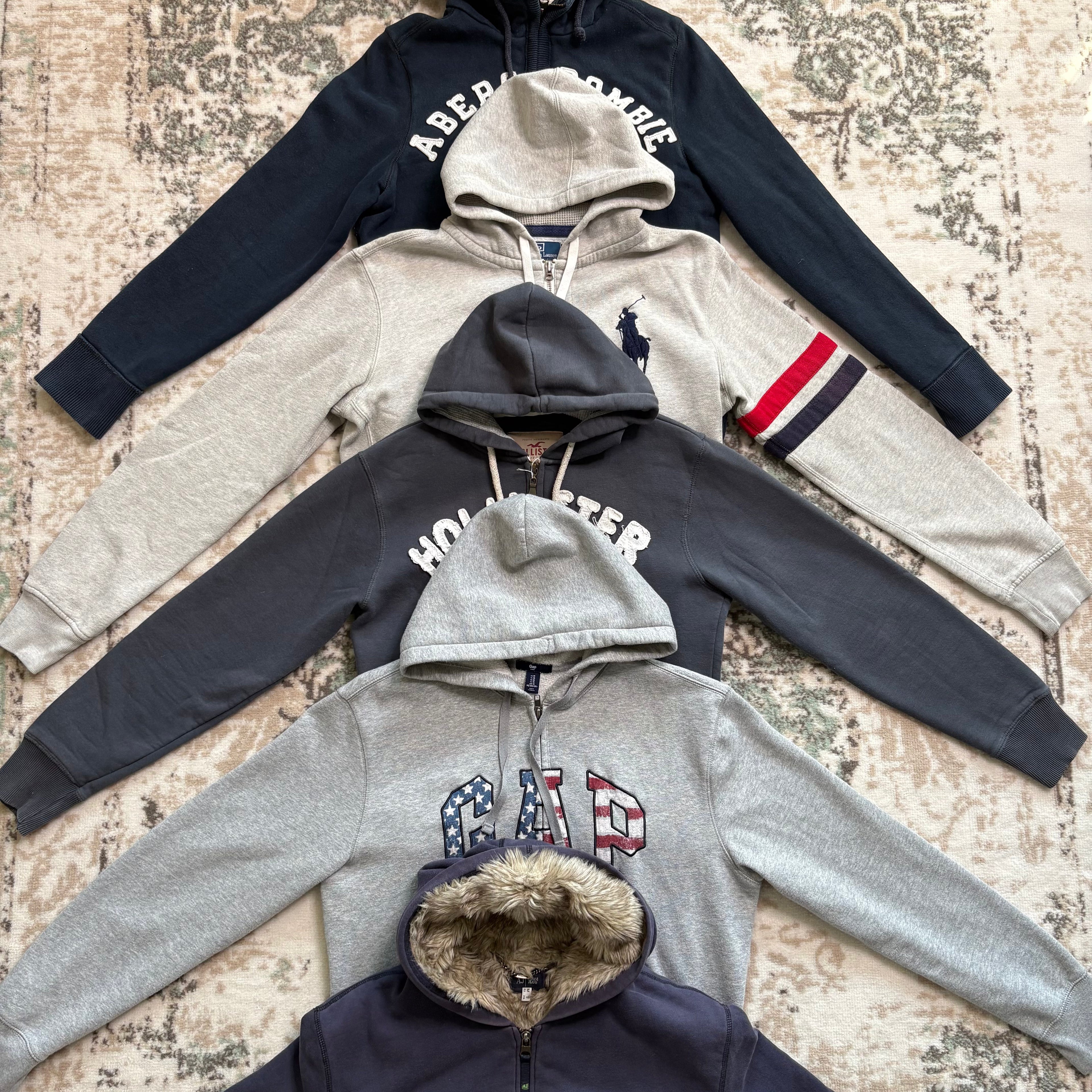 Sweater / Hoodies