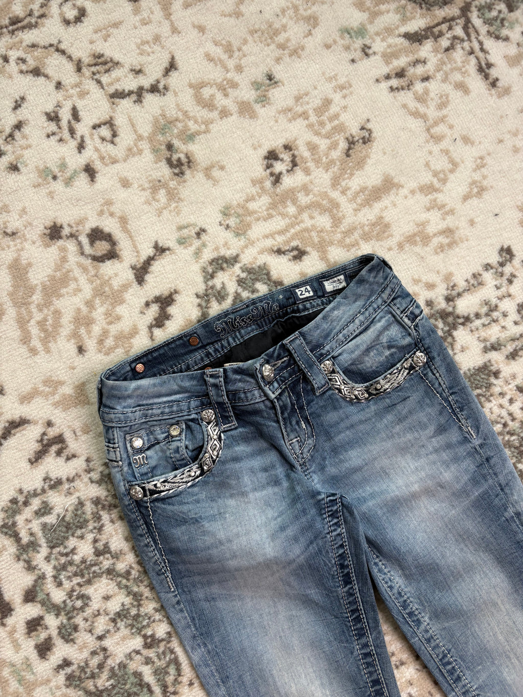 Miss Me Bootcut Jeans (W24)
